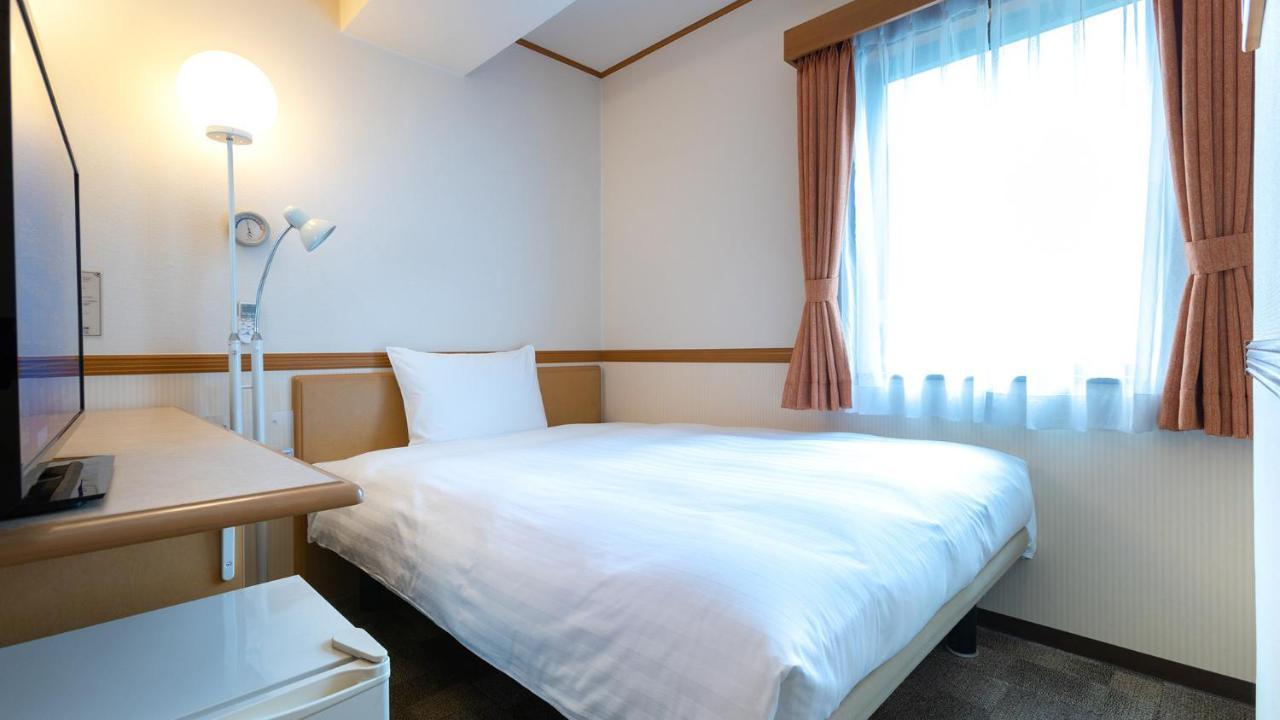 Toyoko Inn Kobe Sannomiya-Eki Higashi Buitenkant foto