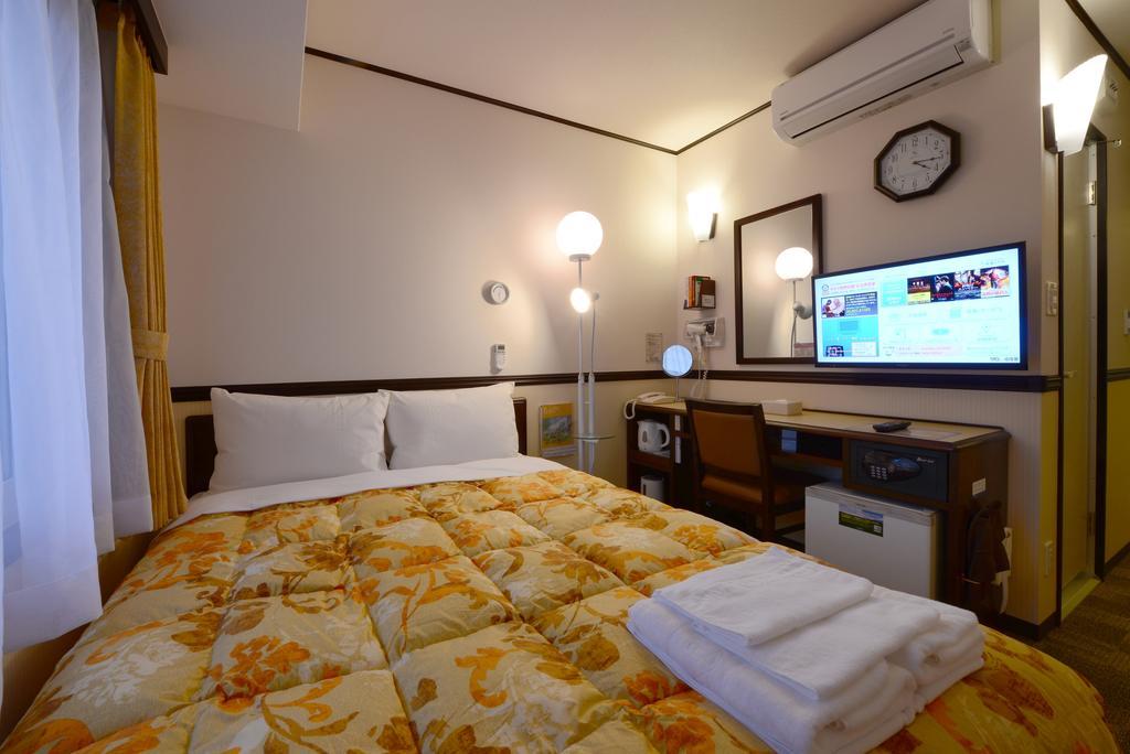 Toyoko Inn Kobe Sannomiya-Eki Higashi Buitenkant foto
