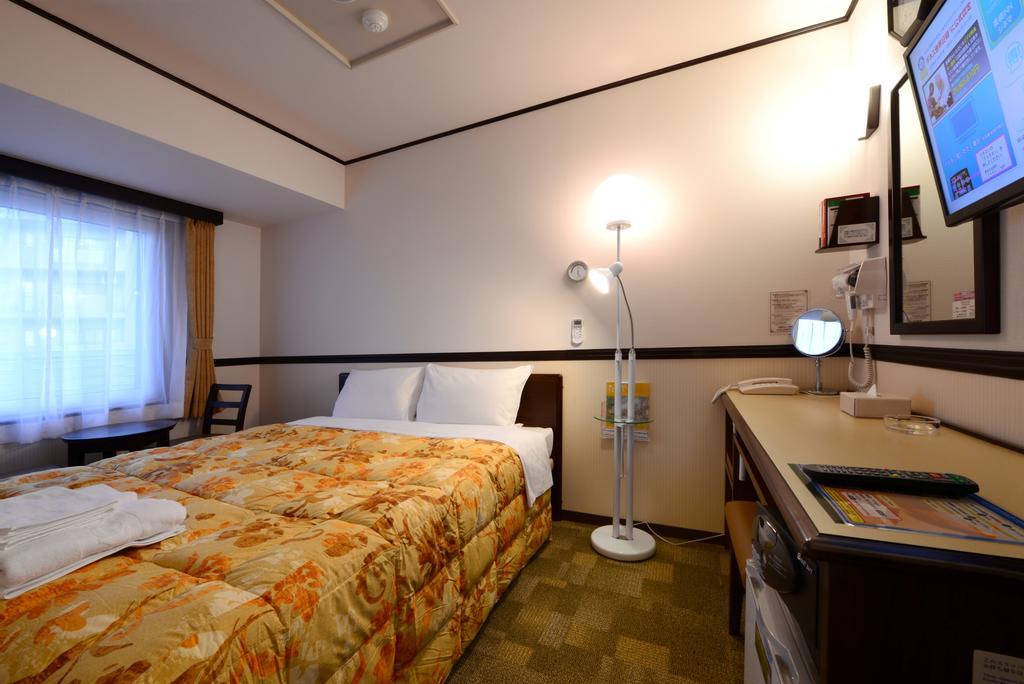 Toyoko Inn Kobe Sannomiya-Eki Higashi Buitenkant foto