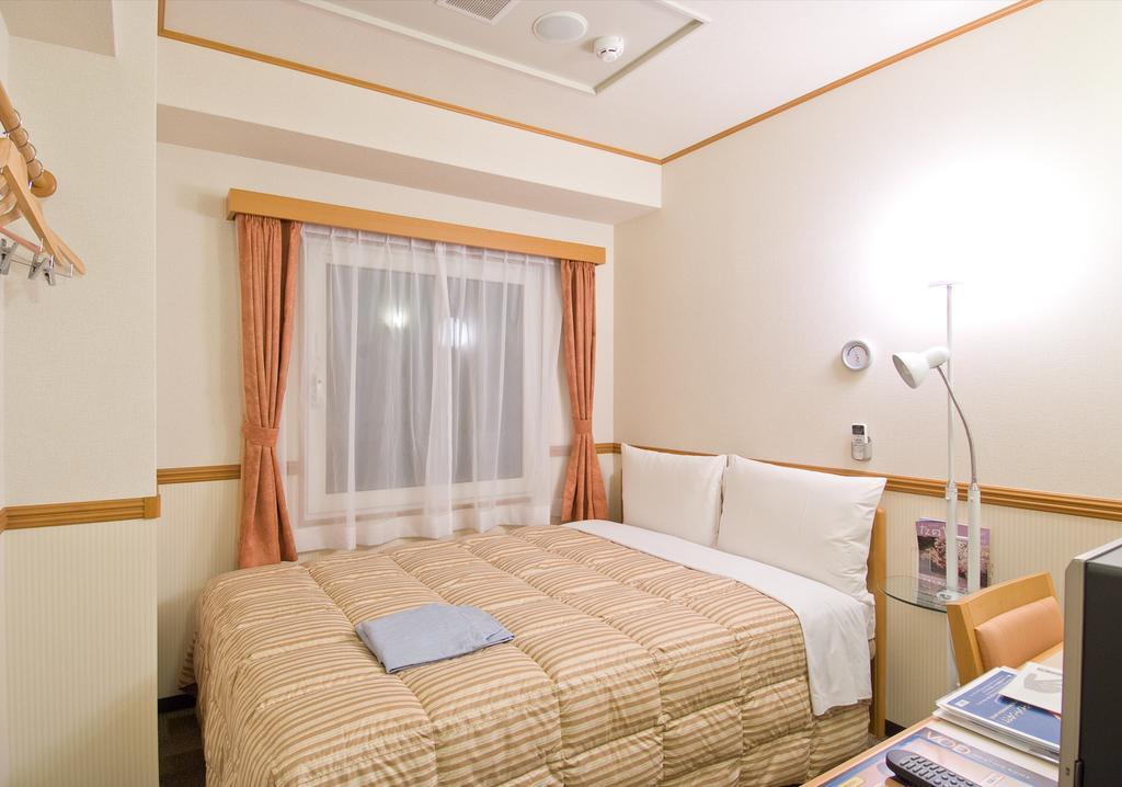 Toyoko Inn Kobe Sannomiya-Eki Higashi Buitenkant foto