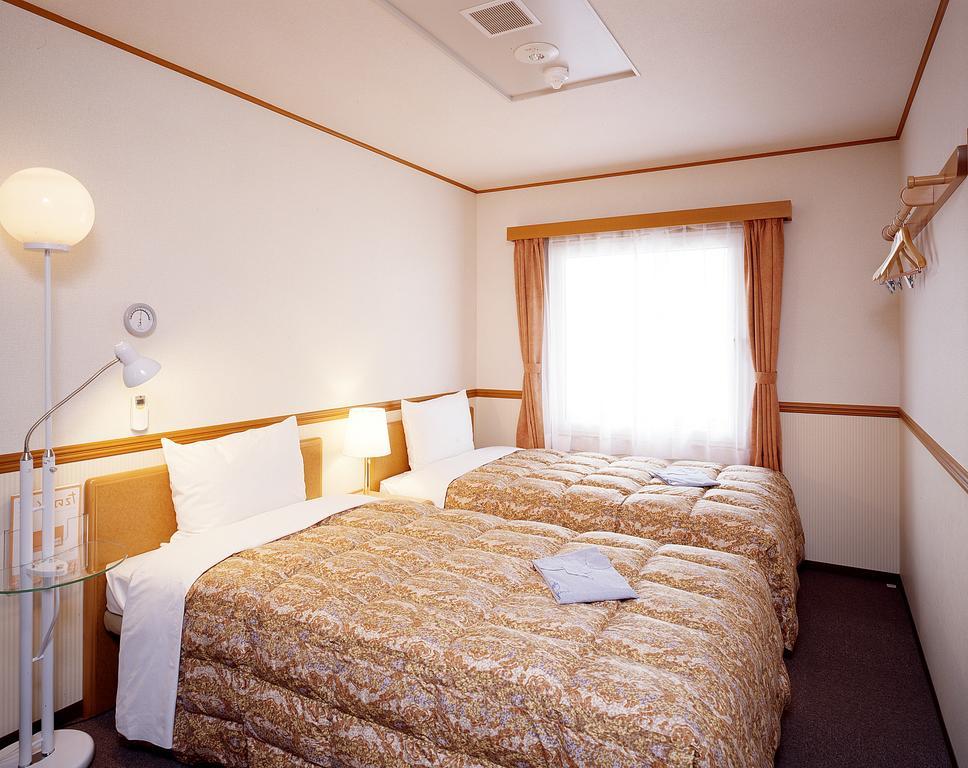 Toyoko Inn Kobe Sannomiya-Eki Higashi Buitenkant foto