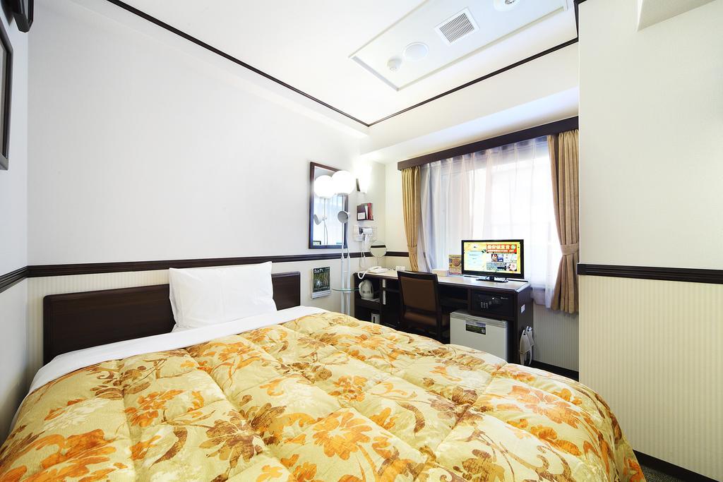 Toyoko Inn Kobe Sannomiya-Eki Higashi Buitenkant foto