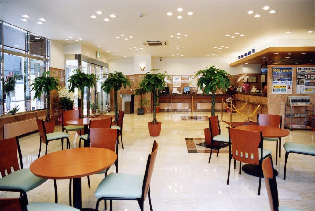Toyoko Inn Kobe Sannomiya-Eki Higashi Buitenkant foto
