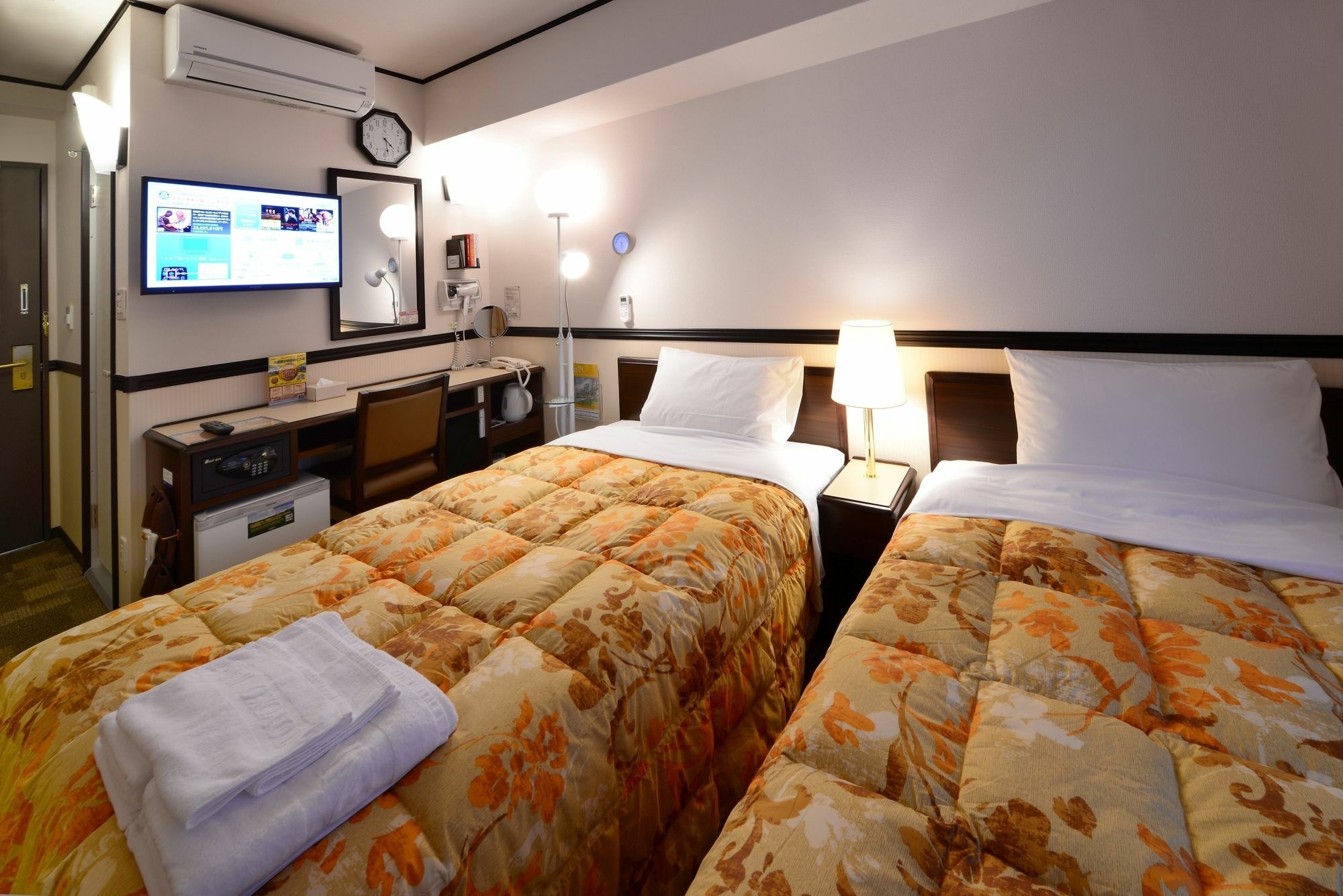 Toyoko Inn Kobe Sannomiya-Eki Higashi Buitenkant foto