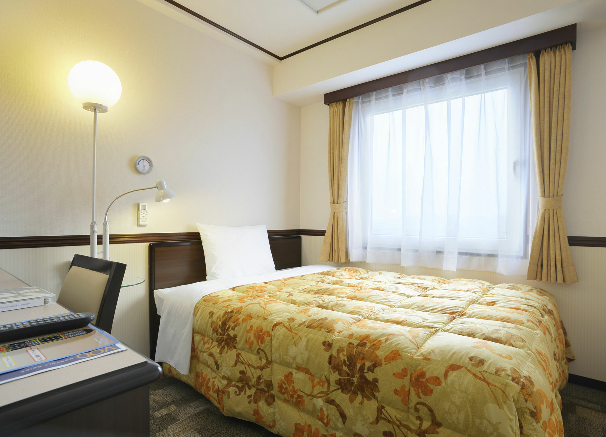 Toyoko Inn Kobe Sannomiya-Eki Higashi Buitenkant foto