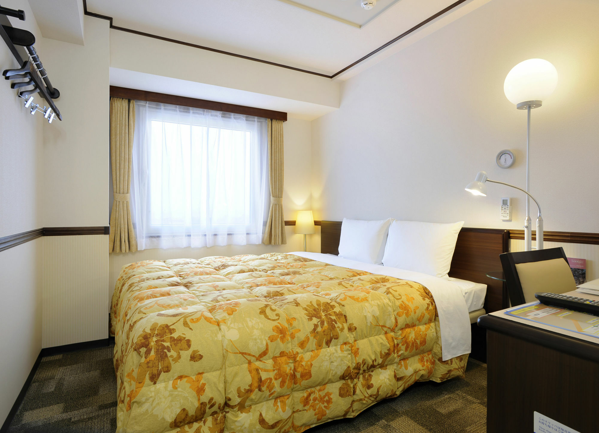 Toyoko Inn Kobe Sannomiya-Eki Higashi Buitenkant foto